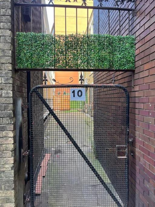 Tree Studio Apartment Barbican F3 Londra Exterior foto