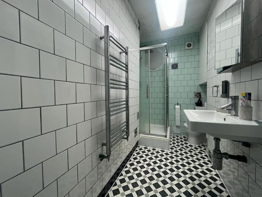 Tree Studio Apartment Barbican F3 Londra Exterior foto